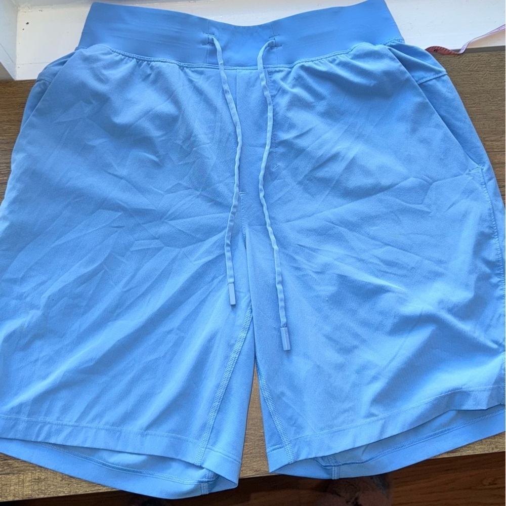Lululemon women’s high rise Wunder Train Unlined Sky Blue Shorts Small
